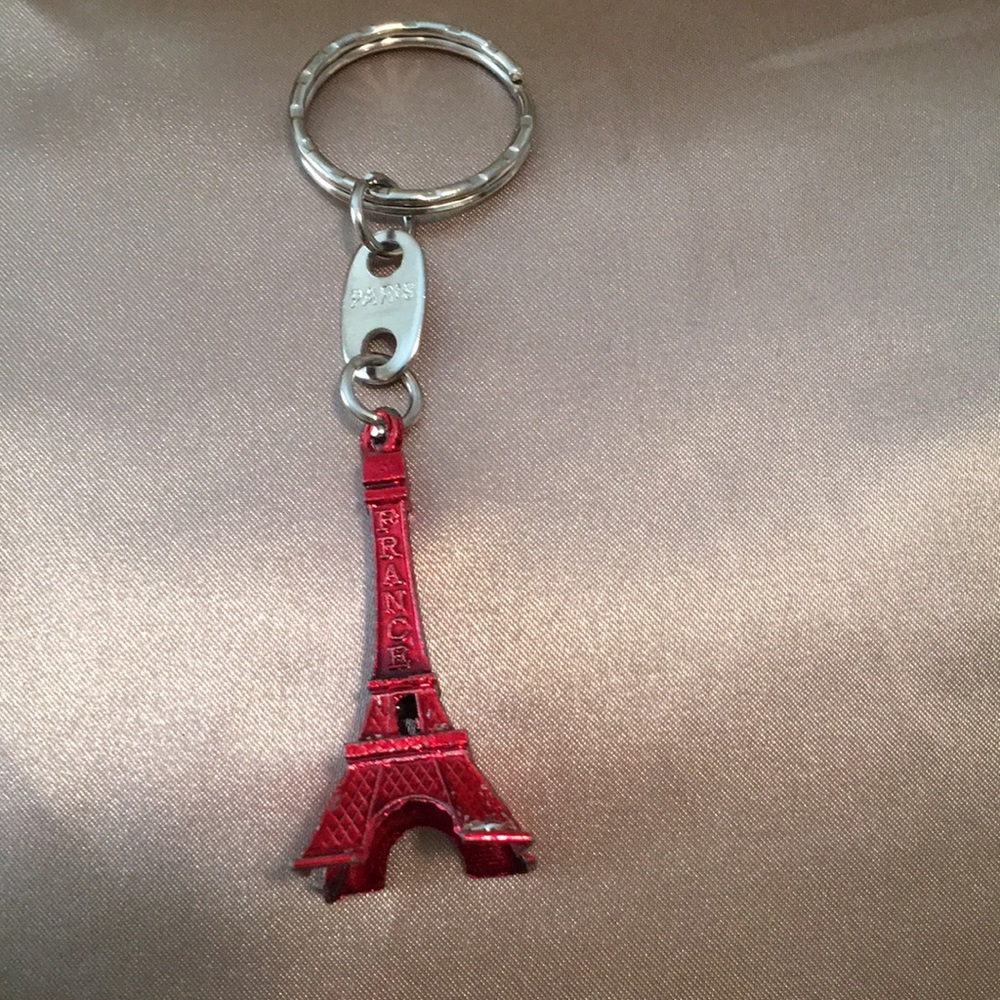Eiffel Tower keychain, red.